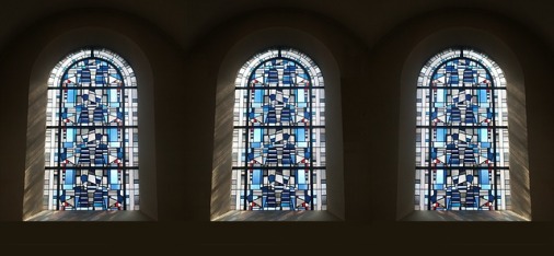 stained-glass-window-2084280_640